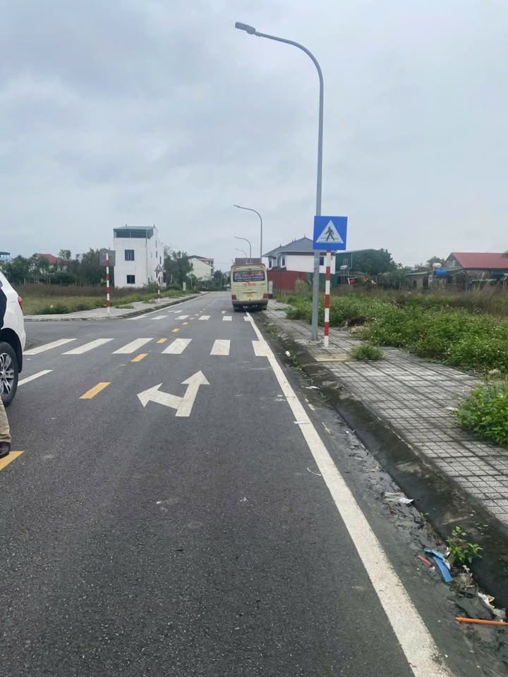 Đất tái định cư Trung Mỹ - Hưng Đông 200m² giá 5 tỷ - Vị trí đắc địa, dân cư đông đúc!