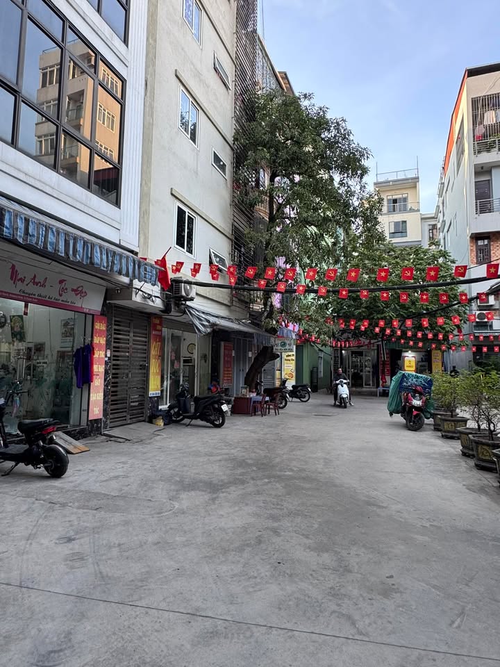 Nhà 4 tầng Khương Đình 50m² giá 8.5 tỷ - Gần mặt phố lớn, thuận tiện đi lại!