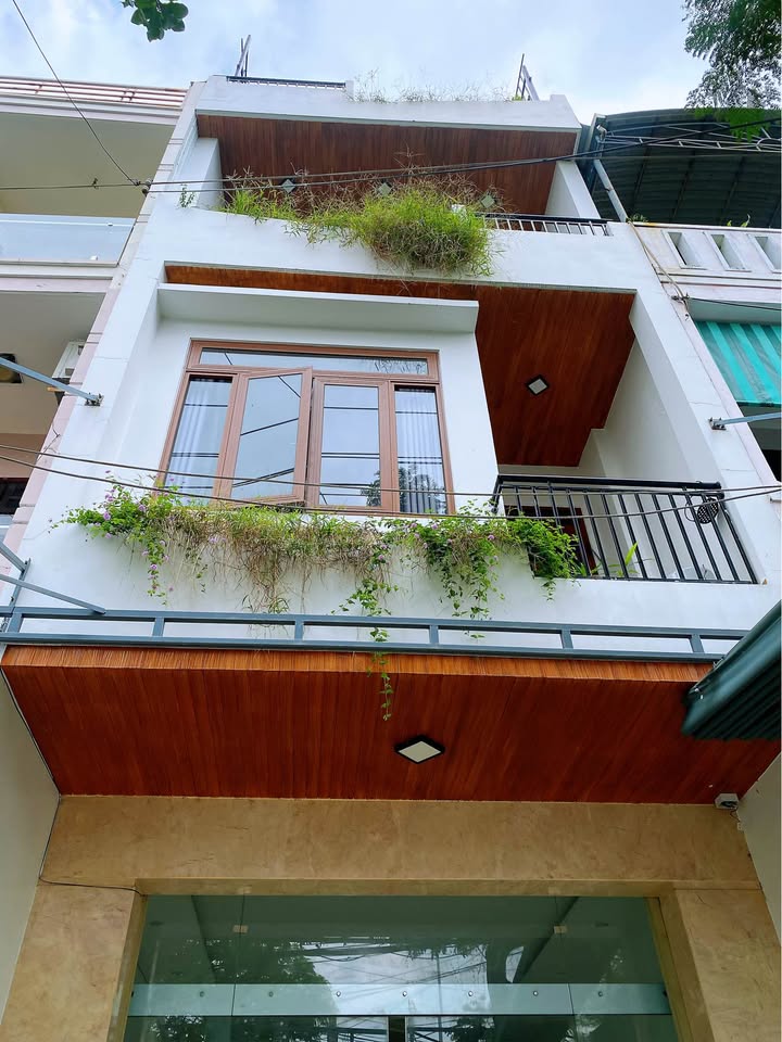 Nhà 3,5 tầng Đà Nẵng 73m² giá 8.9 tỷ - Mặt đường Lê Văn Hiến siêu rộng!