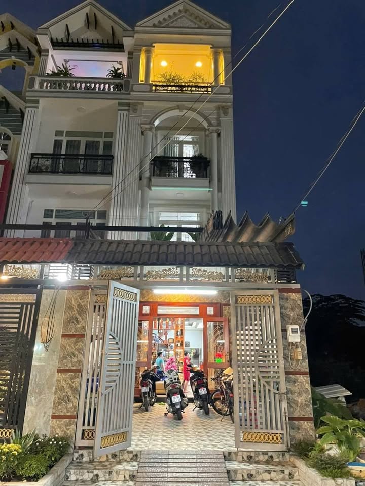 Bán nhà mặt tiền đường Số 1, Tân Tạo A, 88m² giá 7.5 tỷ - Nhà mới xây, nội thất sang trọng!