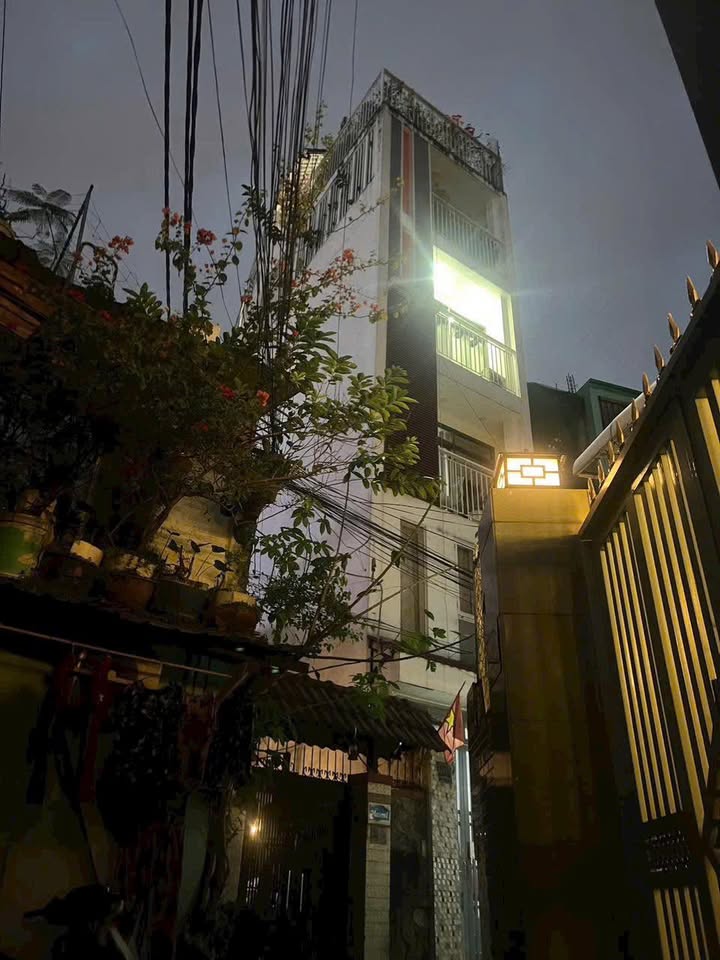 Nhà phố Nguyễn Trọng Tuyển, Quận Phú Nhuận 143m² giá 23.8 tỷ - Đầu tư sinh lời ngay!