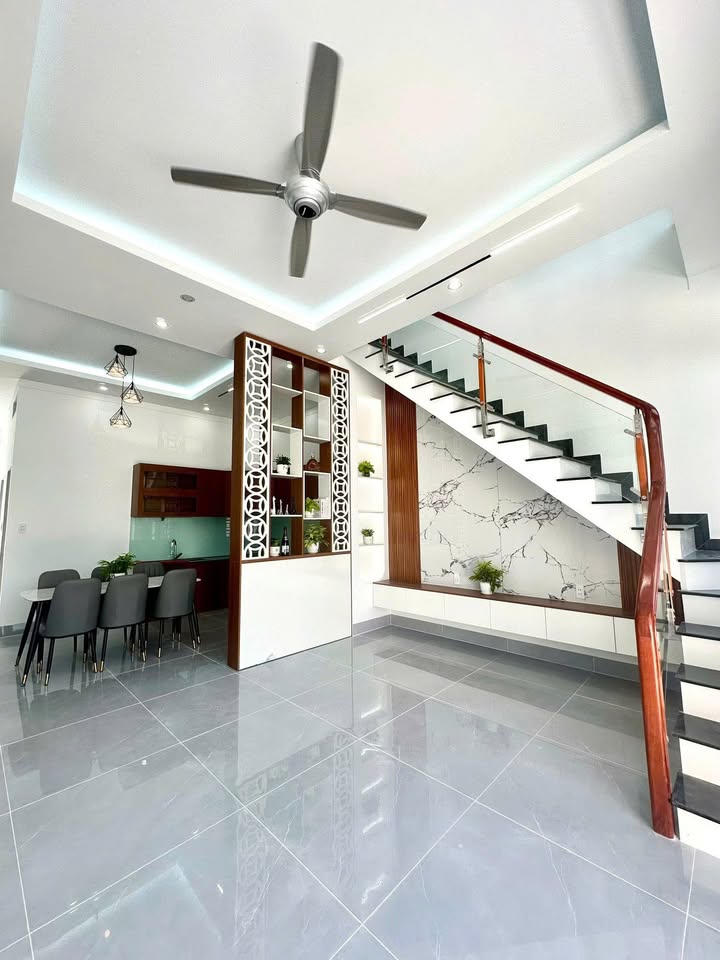 Nhà trệt lầu Tương Bình Hiệp - 60m² giá 2.49 tỷ - Ô tô vào tận nhà!