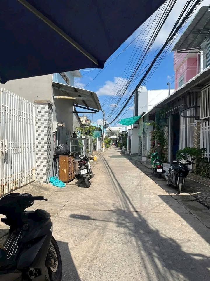 Nhà đẹp 2 tầng hẻm ô tô 48 Nguyễn Văn Linh, Sóc Trăng - Chỉ 1 tỷ