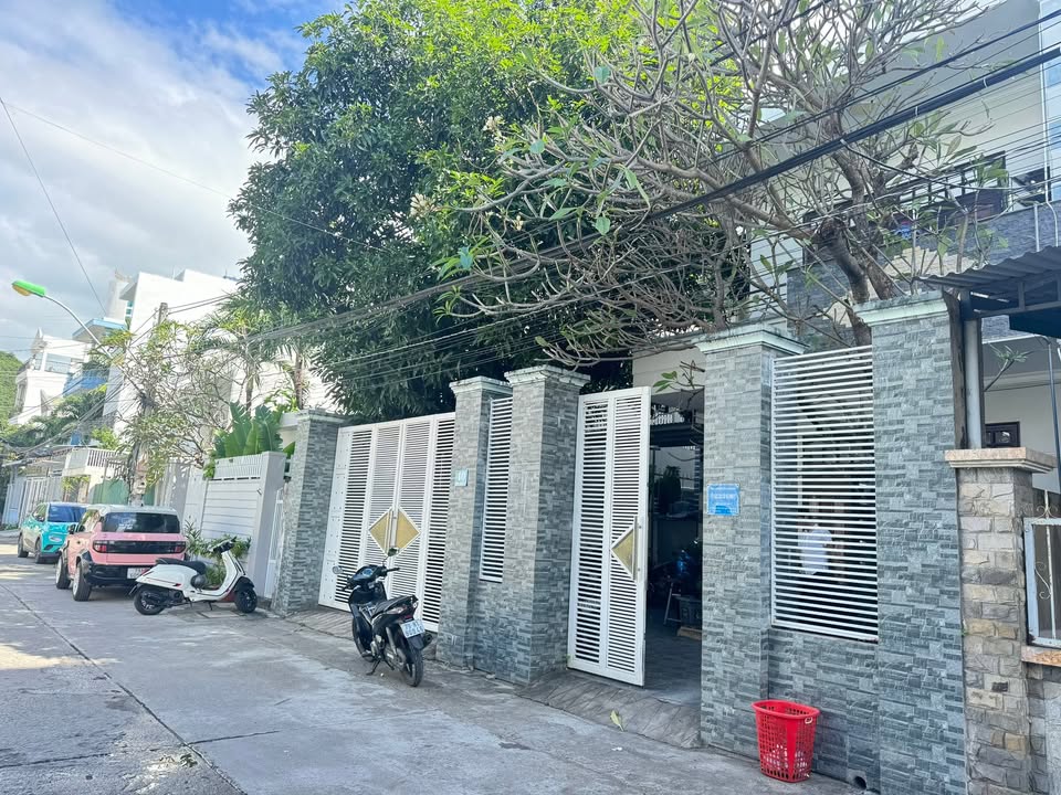 Nhà 2 Tầng Đẹp Tại Đường Dương Hiến Quyền, Nha Trang, Diện Tích 236.9m² - Đầu Tư Sinh Lời Ngay!