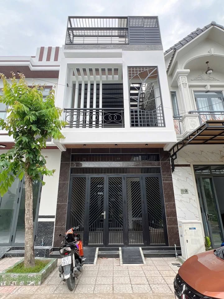 Nhà trệt lầu sân thượng đường C6, Hưng Phú, Cần Thơ 81m² - Gần bệnh viện Hoàn Mỹ!