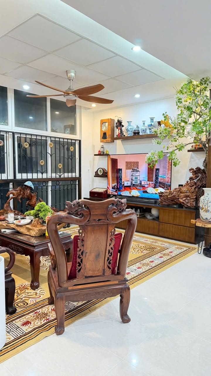 Căn hộ Usilk 101 La Khê 165,7m² giá 10 tỷ - Không gian rộng rãi, lý tưởng cho gia đình!