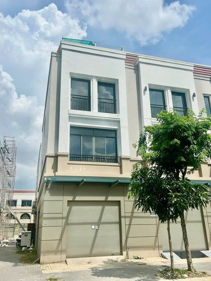 Townhouse 1 trệt 2 lầu tại KĐT Tây Sông Hậu, Long Xuyên 85m² giá 4 tỷ - Thiết kế hiện đại, dễ khai thác kinh doanh!