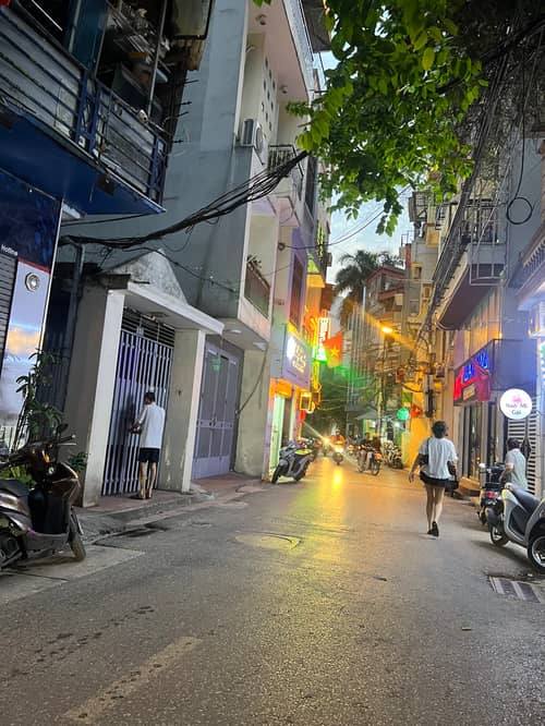 Nhà mặt phố Yên Hòa 220m² giá 50 tỷ - Tiềm năng kinh doanh lớn!