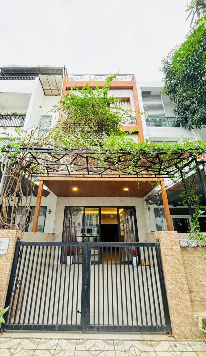 Cho thuê nhà nguyên căn Euro Village Đà Nẵng 3 tầng, giá 40 triệu - Nội thất cao cấp, sẵn sàng vào ở!