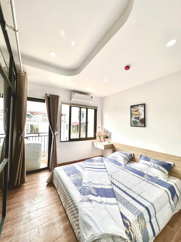 Căn hộ cho thuê Ngõ 216 Đê La Thành, Đống Đa - Nhà 3 mặt thoáng, full nội thất