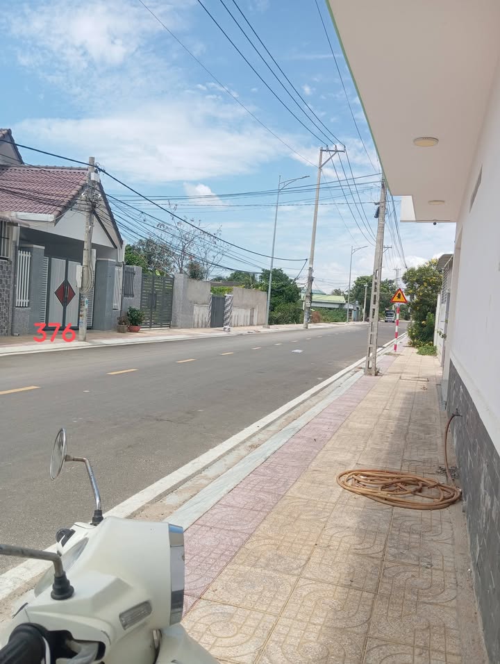 Nhà góc 2 mặt tiền đường nhựa lớn tại Mỹ Đông, Ninh Thuận - Giá chỉ 2.3 tỷ!