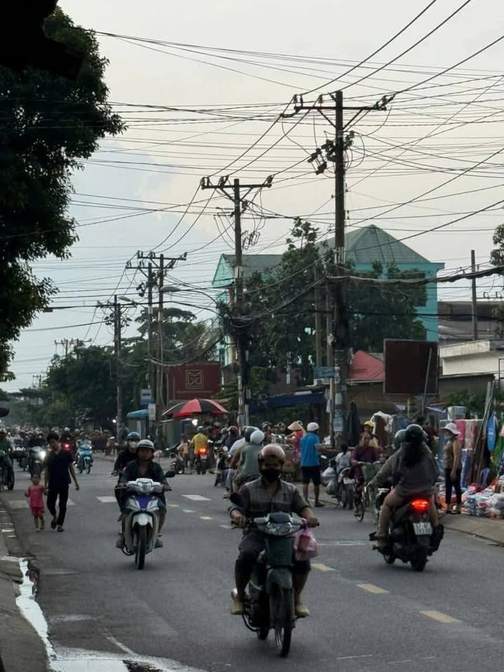 Nhà mặt tiền Dương Công Khi 115m² giá 7.95 tỷ - Vị trí đắc địa gần chợ Sơn Hà!