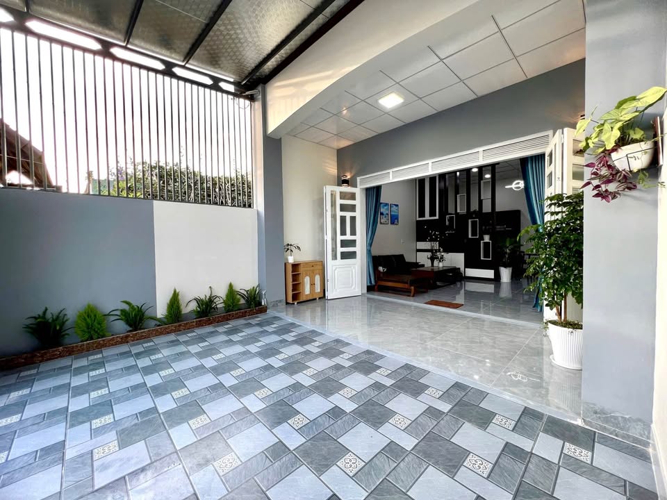 Nhà kiên cố hẻm 56 Nguyễn Thị Định, Buôn Ma Thuột 105m² giá 2.89 tỷ - Đường rộng, ô tô vào tận nơi!