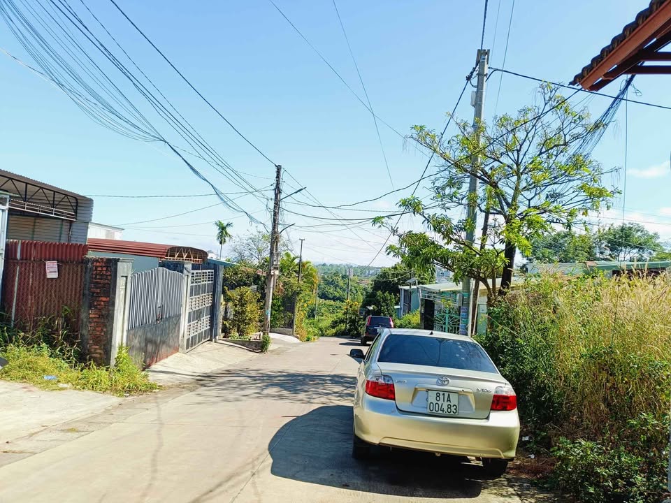 Nhà hẻm 94 Phù Đổng Pleiku 125m² giá 1 tỷ - Đường rộng ô tô tránh nhau!