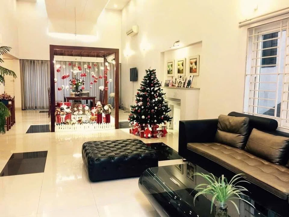 Cho thuê biệt thự sân vườn Bồ Đề 300m² giá thỏa thuận - Thiết kế sang trọng, tiện nghi đầy đủ