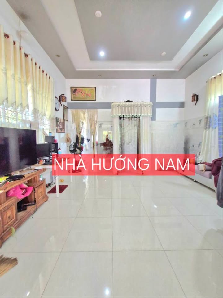 Nhà riêng Hòa Thành Tây Ninh 330m² giá 1.99 tỷ - Sân để ô tô rộng rãi