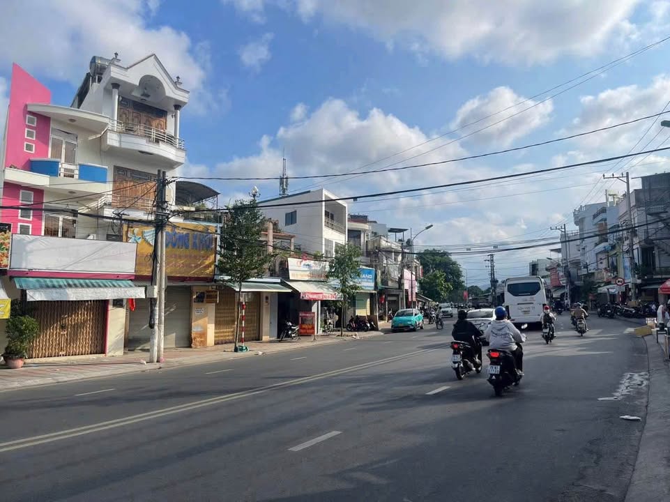 Nhà mặt tiền kinh doanh đường 2/4, Nha Trang 63.3m² giá 6.5 tỷ - Vị trí đắc địa, thuận lợi kinh doanh!