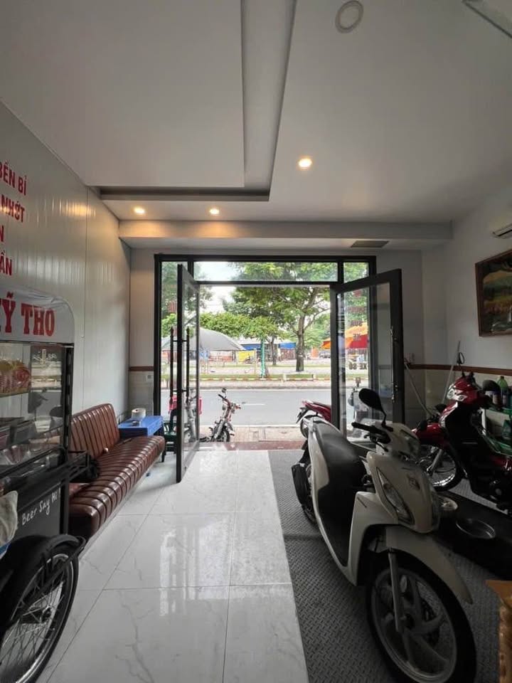 FrontHouse mặt tiền Kênh Nước Đen, Bình Hưng Hòa, 80m² giá 12.95 tỷ - Kinh doanh đa ngành lý tưởng!
