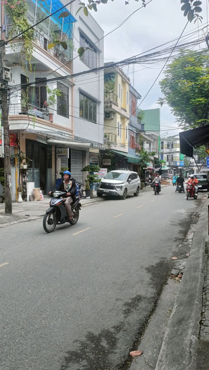 Nhà mặt tiền Đinh Tiên Hoàng, Hải Châu 97m² giá 10 tỷ - Cơ hội đầu tư sinh lời ngay!