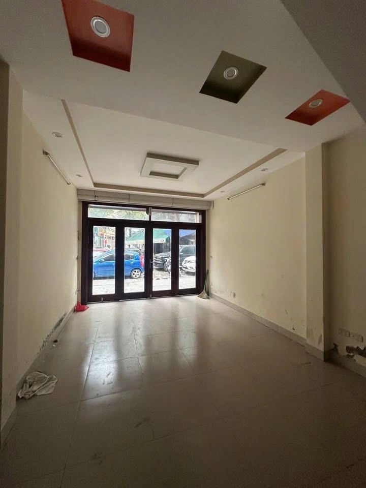 Nhà 4 tầng Nguyễn Chí Thanh 50m² giá 9.5 tỷ - Ô tô đỗ trước cửa!