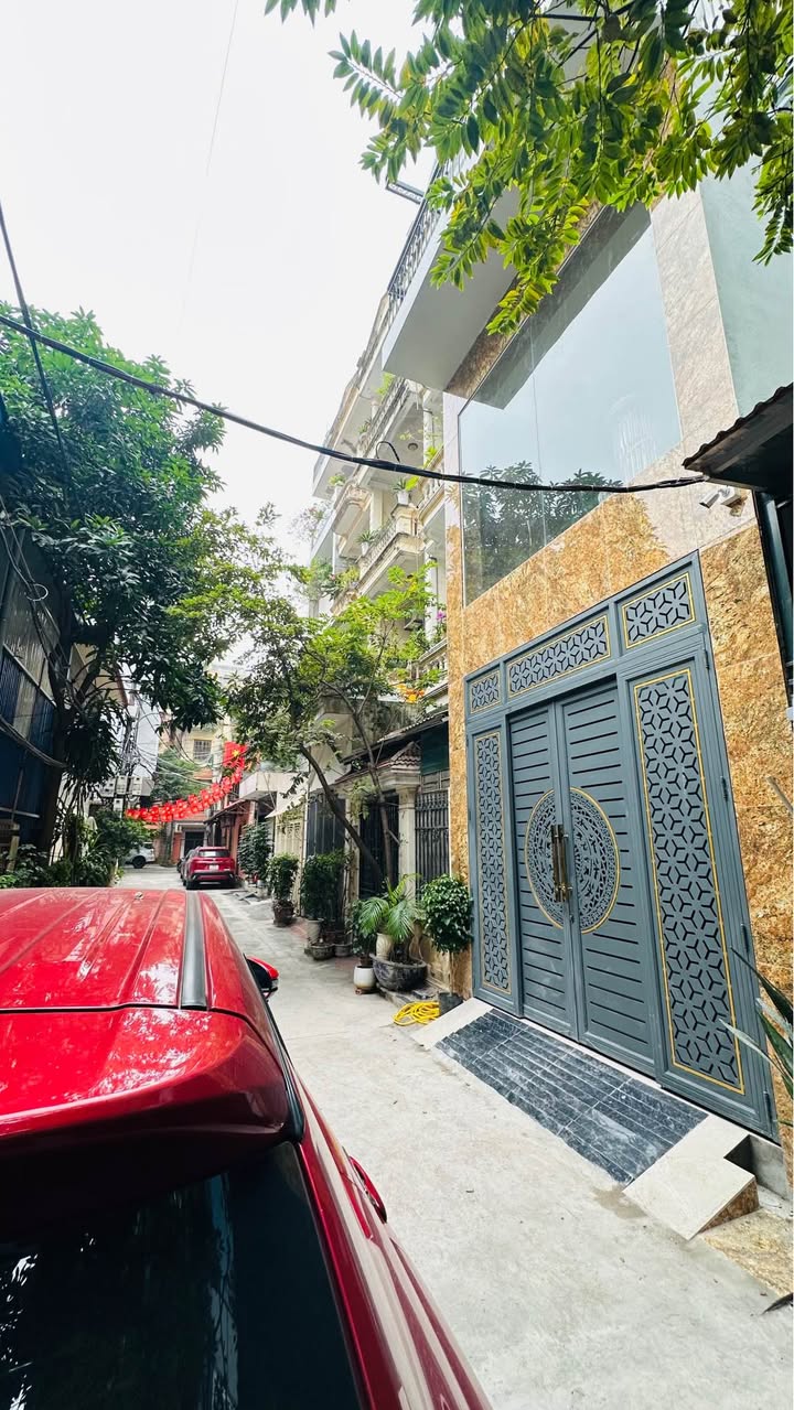 Nhà 5 tầng mới Cầu Giấy 65m² giá 20 tỷ - Thang máy, gara ô tô sẵn sàng!