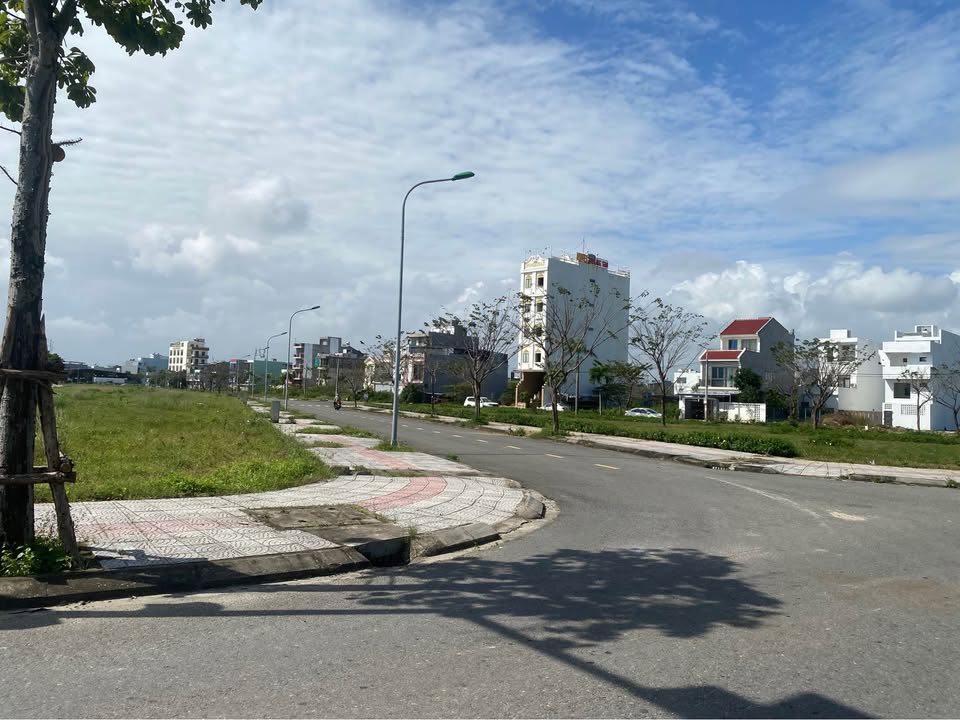 Đất dự án bán tại Đường Quảng Ngãi, Đà Nẵng - Diện tích 215m², giá chỉ 7 tỷ!
