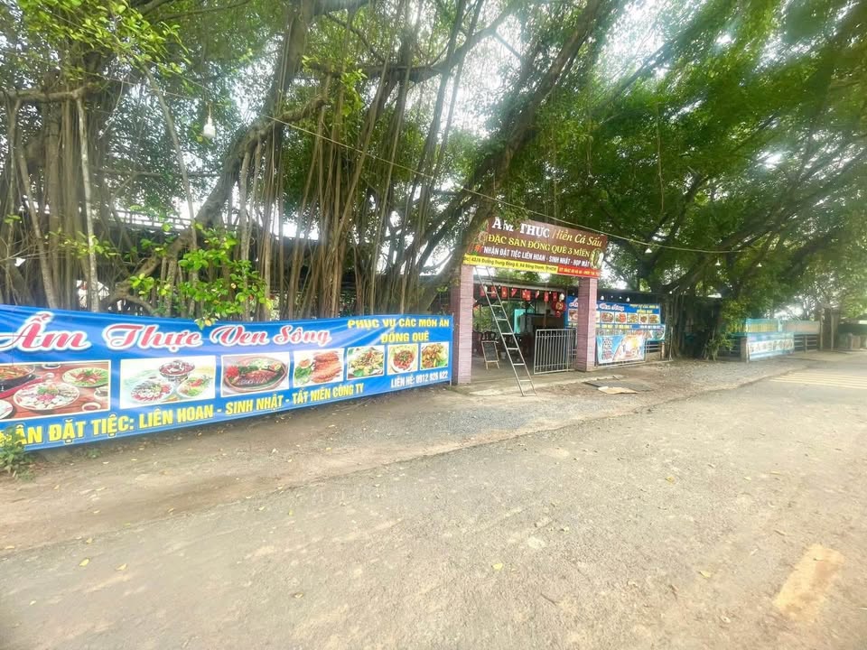 Quán ăn sân vườn bờ sông Trung Đông 8 Hóc Môn 2600m² giá 15.9 tỷ - Kinh doanh ngay!