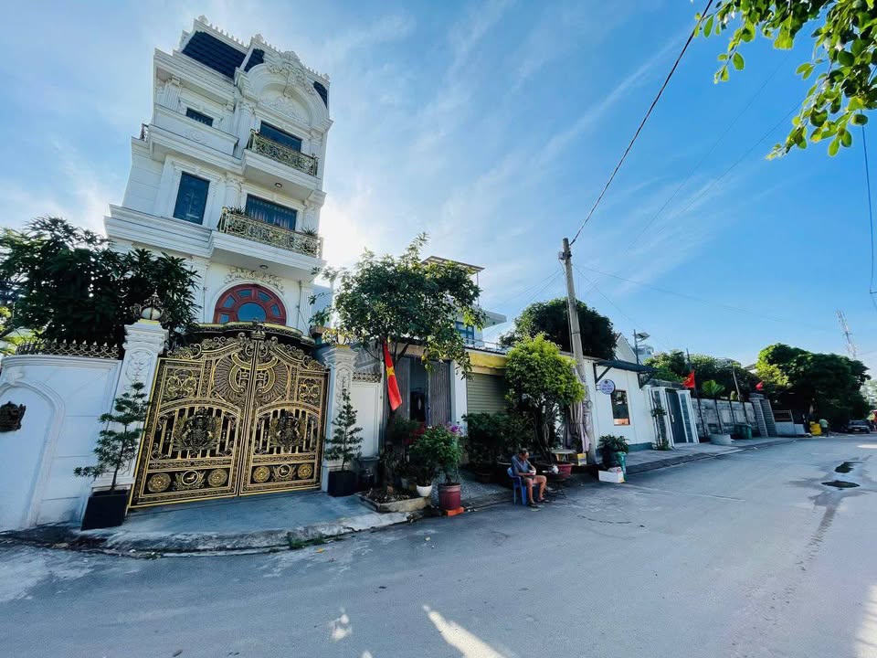 Nhà phố An Phú Đông, quận 12, 192m² giá 7,45 tỷ - Nhà mới đẹp, đầy đủ nội thất!