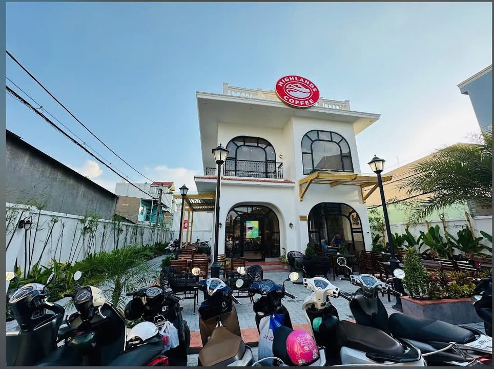 Bán nhà góc 3 mặt tiền Tô Ký, Quận 12 - Diện tích 323m², Hợp đồng thuê 100 triệu/tháng!