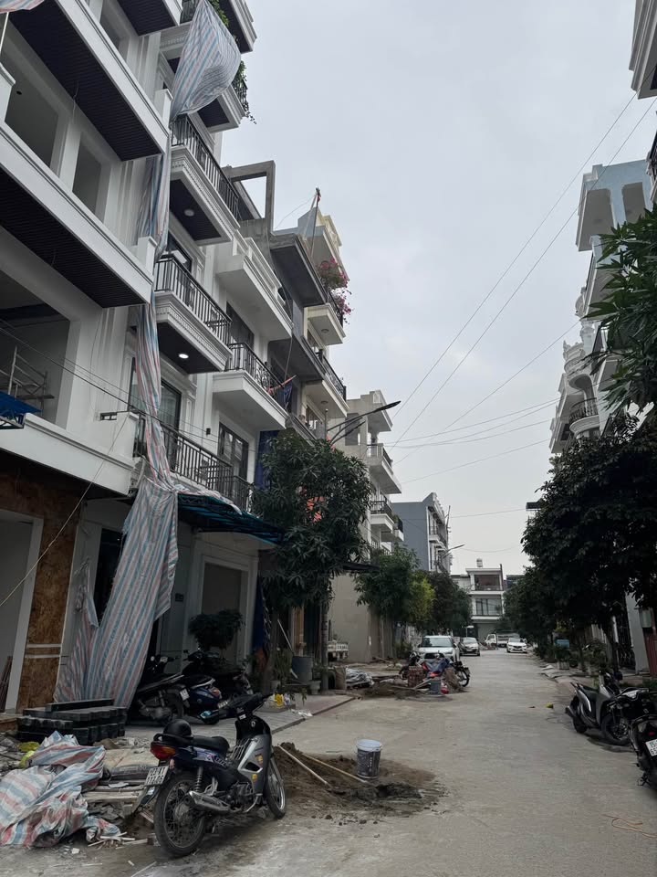 Nhà 4 tầng 140m² ngay gần Aeon Mall - Giá chỉ 7.5 tỷ!