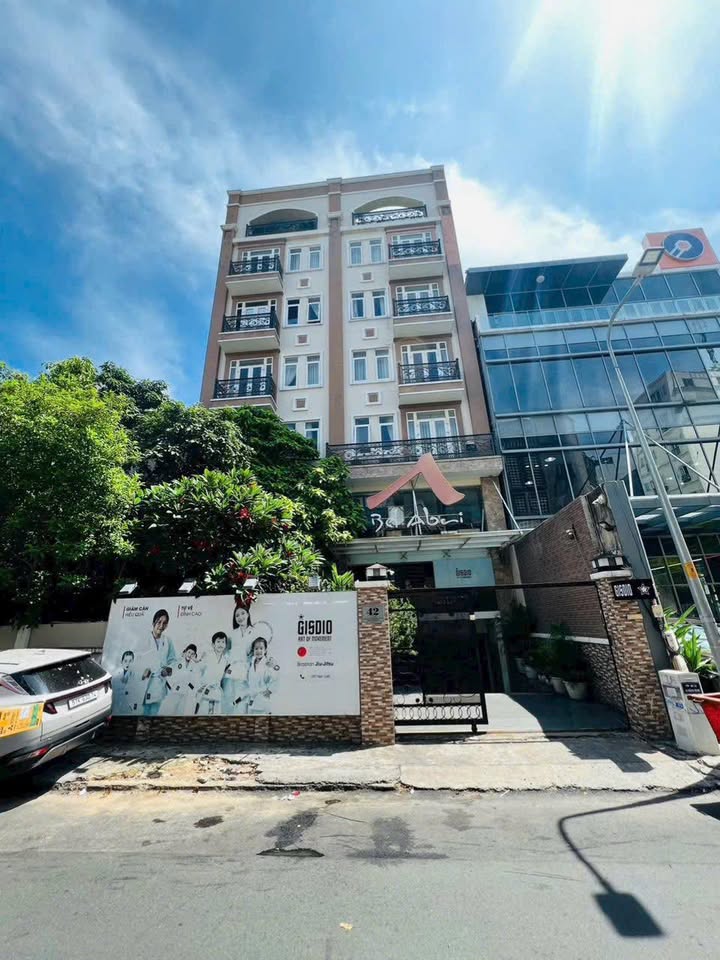 Cần bán gấp căn hộ dịch vụ tại Quận 1, 350m² - Sổ hồng chính chủ!