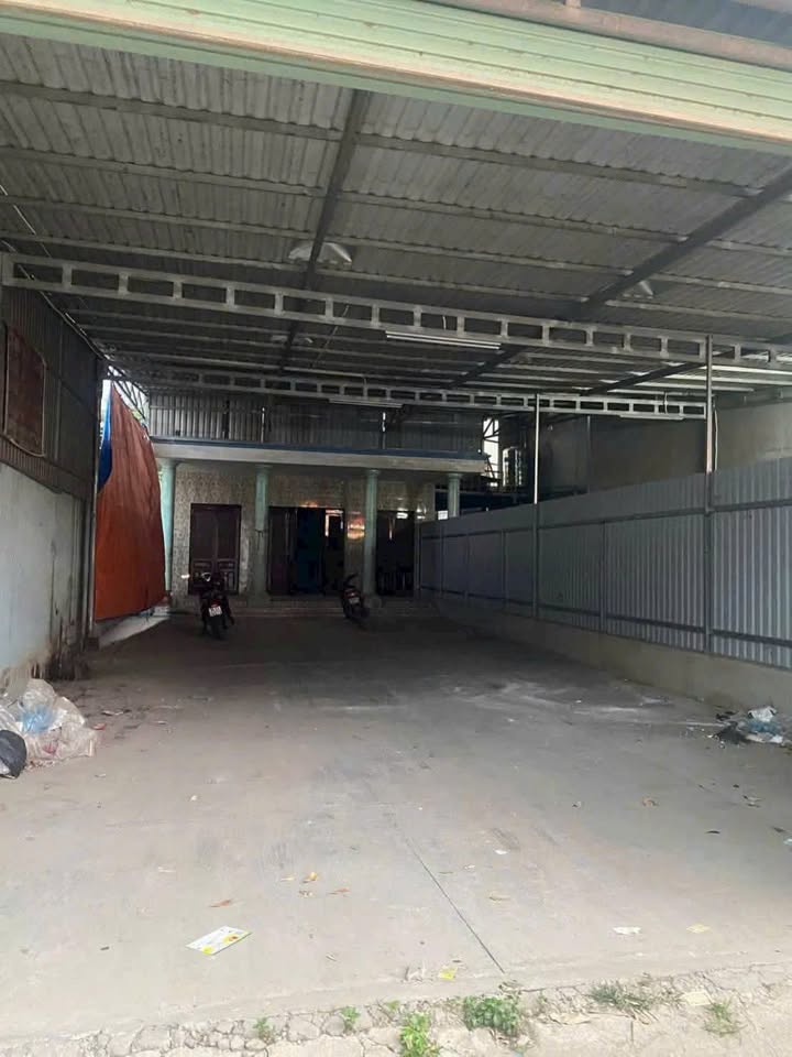 Cho thuê mặt bằng và nhà ở đường Tân Phước Khánh 304m² giá 8 triệu - Kinh doanh thuận lợi!