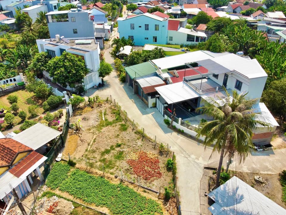 Đất mặt tiền Lò Rèn 222.5m² giá 2.2 tỷ - Cơ hội đầu tư tuyệt vời!