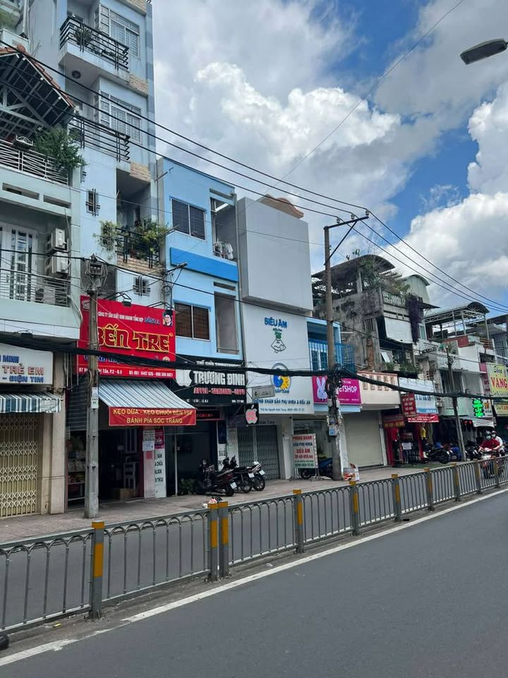 Nhà 3 tầng Nguyễn Thị Tần Quận 8 59m² giá 7 tỷ - Gần chợ Rạch Ông!