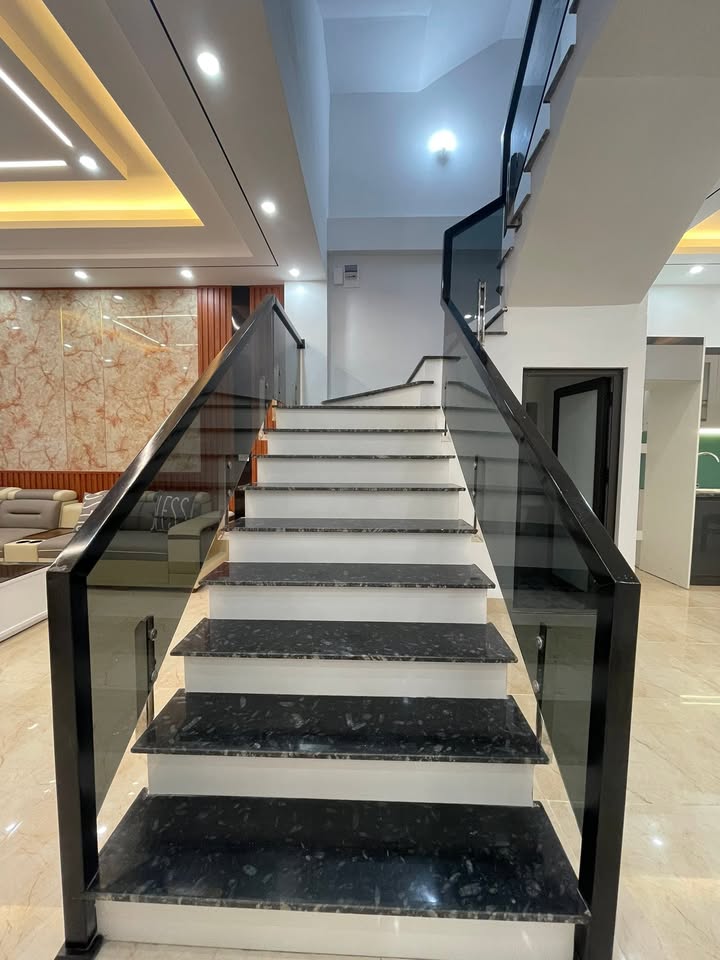 Nhà 3 tầng Phúc Thành 95m² giá 5 tỷ - Thiết kế hiện đại, tiện nghi!