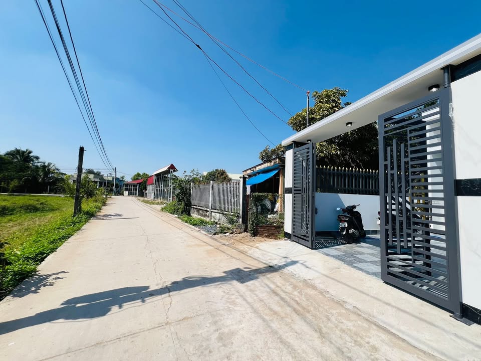 Nhà vườn Đức Lập, Long An 175m² giá 2.55 tỷ - Thiết kế đẹp, sân vườn thoáng mát!