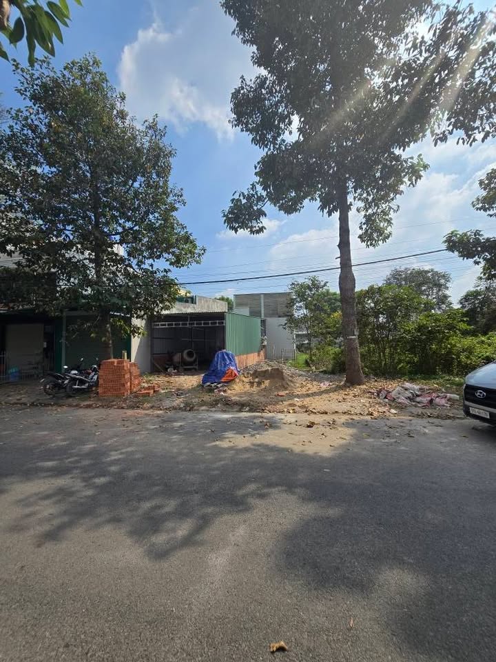 Đất nền KDC Hoàng Long Bến Lức 110m² giá 3.3 tỷ - Tiềm năng đầu tư cao!