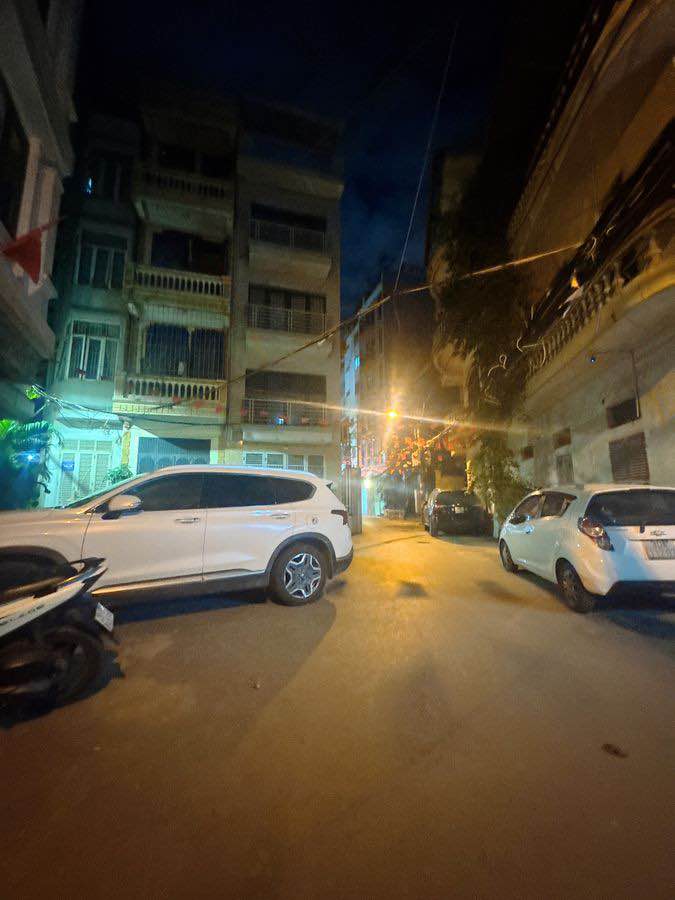 Nhà 7 tầng thang máy Lạc Long Quân Tây Hồ 70m² giá 37.8 tỷ - Sổ đỏ chính chủ sẵn sàng giao dịch!