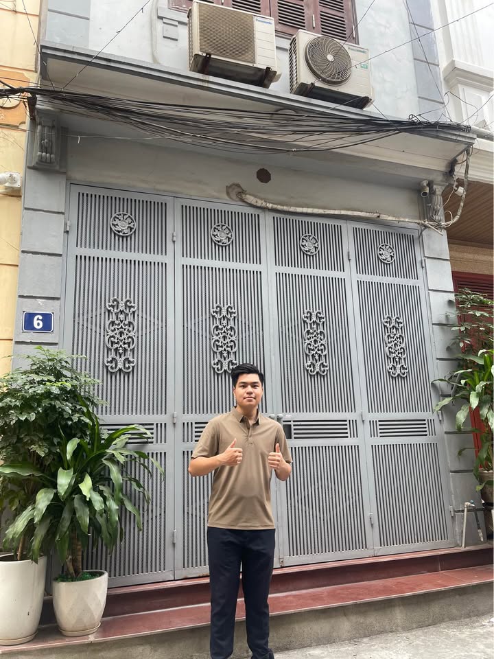 Nhà riêng Hoàng Quốc Việt, Cầu Giấy 32m² giá 15 tỷ - Ô tô đỗ trước cửa!