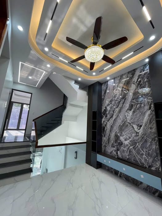 Nhà mặt phố kinh doanh Đề Thám 50m² giá 6 tỷ - Vị trí đắc địa, sẵn sàng vào ở!