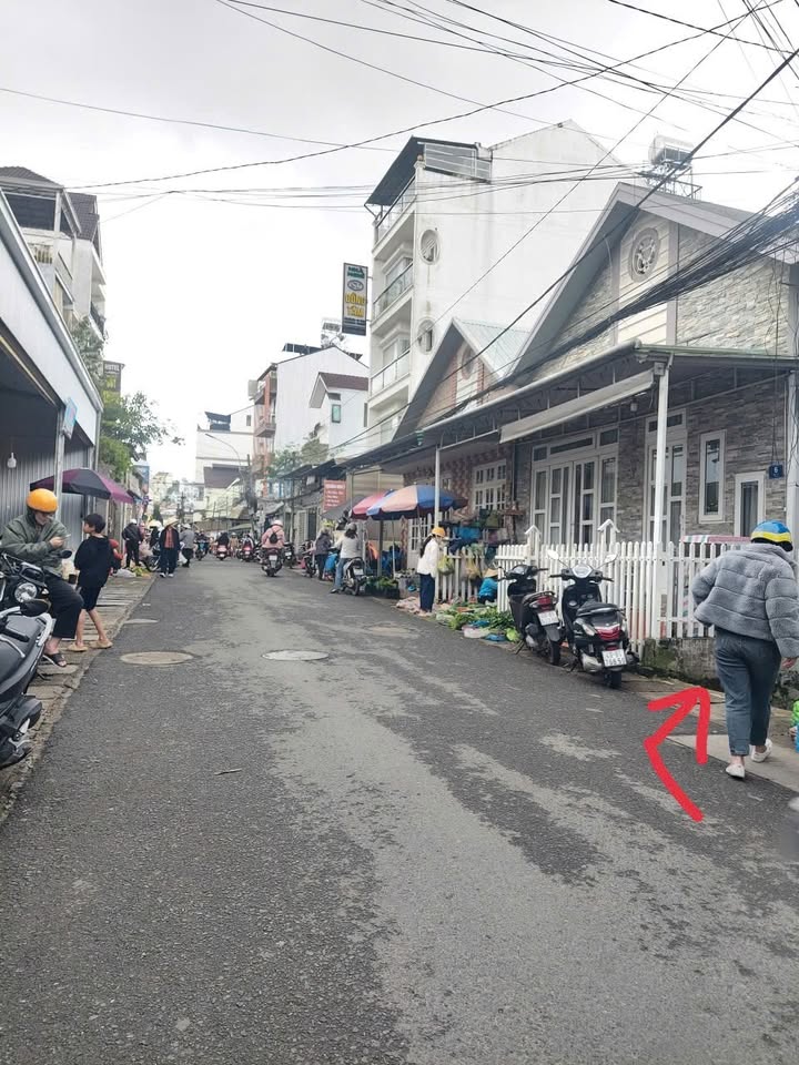 Nhà phố Đà Lạt, 70m² giá 2.25 tỷ - Kinh doanh tiệm nail, gội tóc thuận lợi!