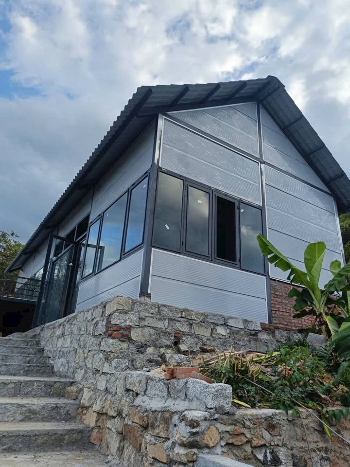 Nhà vườn 300m² hẻm 9 Nguyễn Xiển, Nha Trang giá 1.75 tỷ - Gần biển chỉ 5 phút di chuyển!