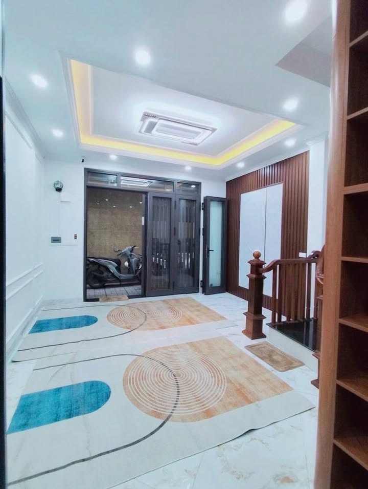 Nhà đẹp Tu Hoàng, Nam Từ Liêm, 32m² giá 7 tỷ - Vị trí đắc địa gần trường đại học!