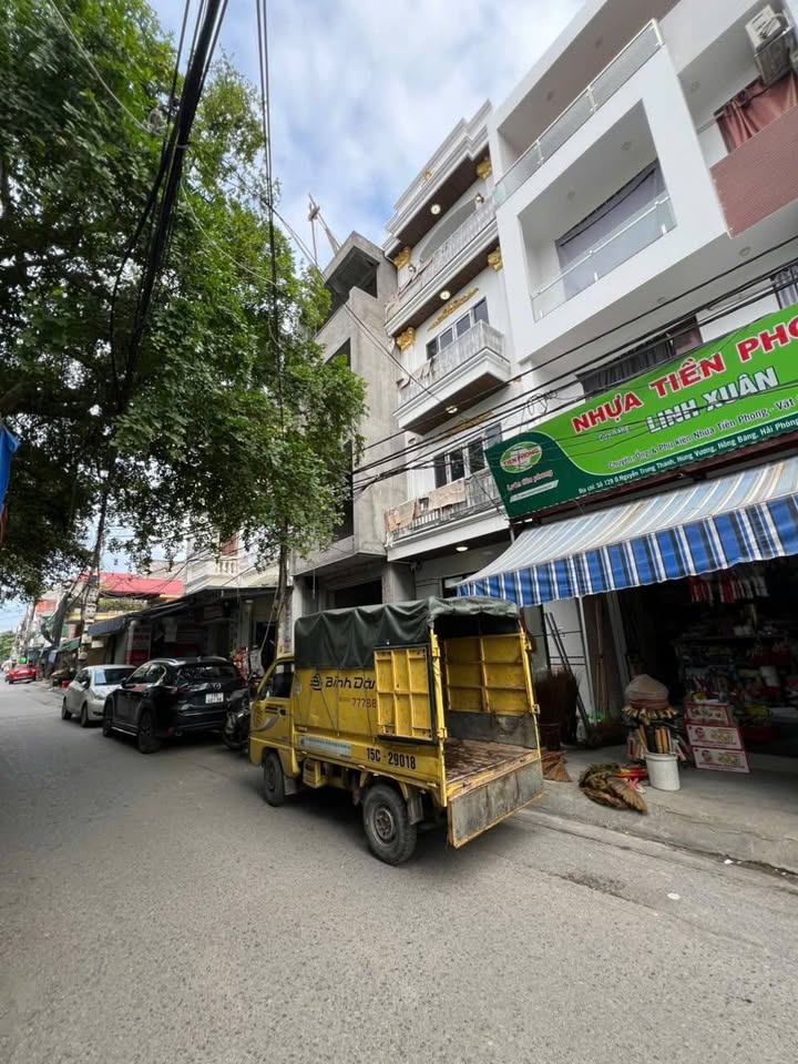 Nhà mặt đường Hùng Vương, Hồng Bàng 70m² giá 7.95 tỷ - Nhà mới xây 4 tầng hoàn hảo!