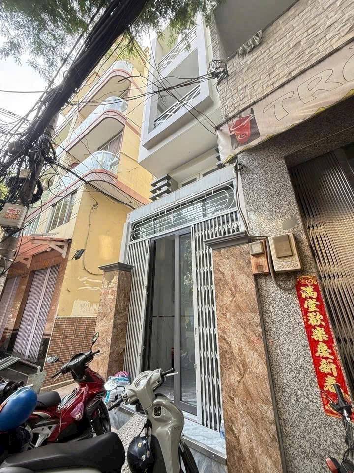 Bán nhà mặt tiền kinh doanh Đường Tôn Thất Hiệp, Quận 11, 32m² giá 8.2 tỷ - Vị trí vàng cho kinh doanh!