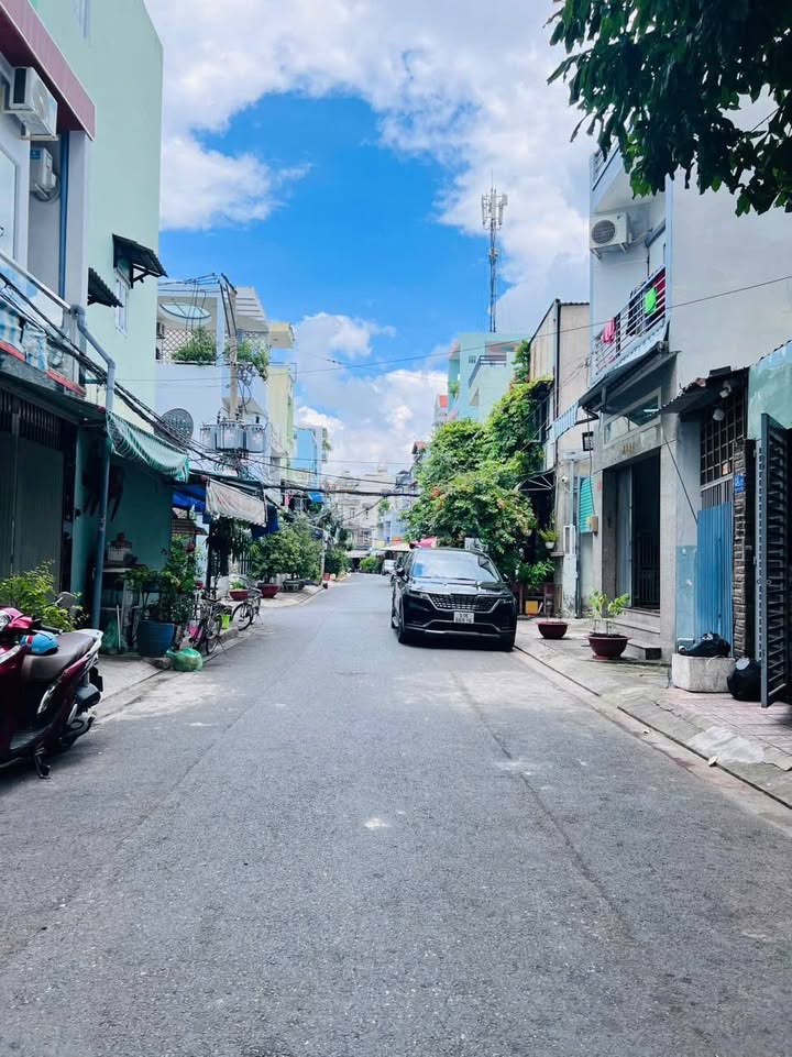 Nhà 3 tầng 6PN mặt tiền khu Tên Lửa - An Lạc A, Bình Tân - Chỉ 800 triệu!