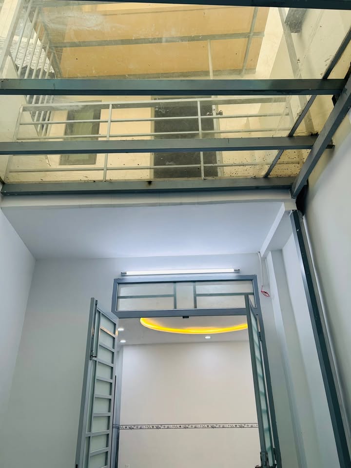 Nhà 2 tầng Gò Vấp 40m² giá 3.6 tỷ - Gần chợ Gò Vấp, tiện ích đầy đủ!