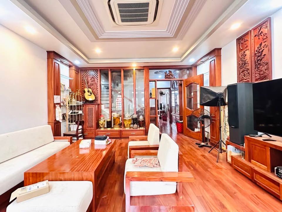 Nhà mặt tiền 5x25m Trung Mỹ Tây, Q12 chỉ 12.9 tỷ - Full nội thất sang trọng!