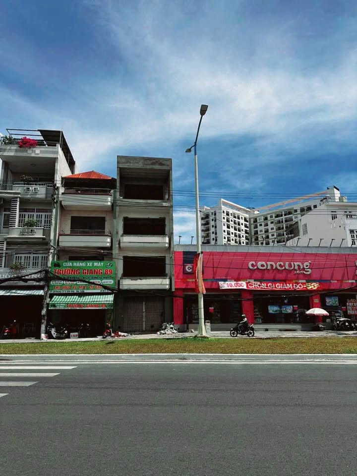 Bán nhà 4 tầng mặt tiền 23/10, Vĩnh Hiệp, Nha Trang - Giá 14 tỷ, vị trí đắc địa!