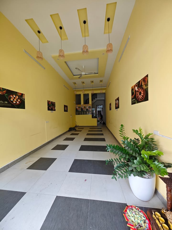 Nhà cho thuê 3 tầng mặt tiền Đ. Lê Lợi, Bắc Giang 72m² chỉ 10 triệu - Vị trí đắc địa cho kinh doanh!